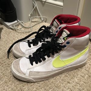 NIKE KIDS BLAZERS 6.5Y